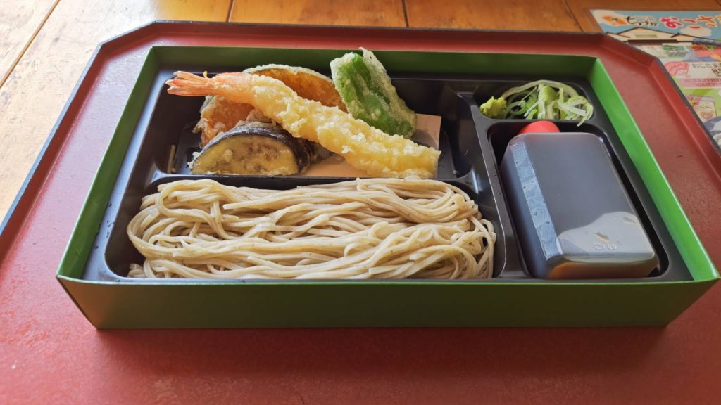 年越しそば、　1620円(税込)